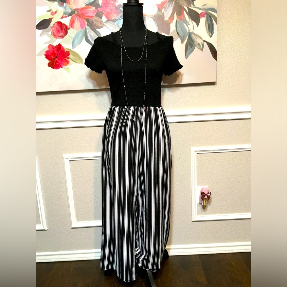 Black and White Wide Leg Jumpsuit NWOT - Picture 1 of 11